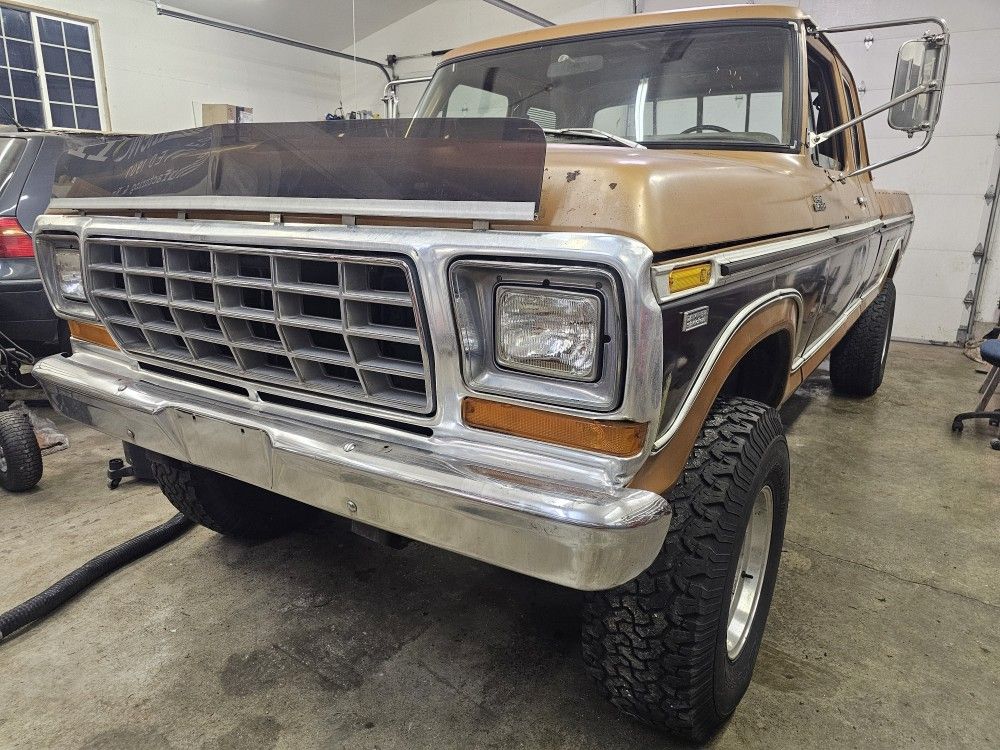 1979 Ford F-250 Ranger Supercab Camper Special 4x4