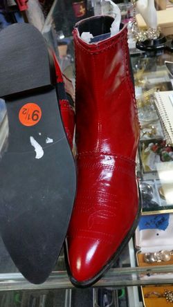 Dahlia size nine-and-a-half brand new boots with tag