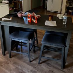 Dinning Table with 4 bar stools