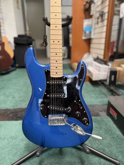 Like New Squier Stratocaster (2024) – Ready to Play 🎸