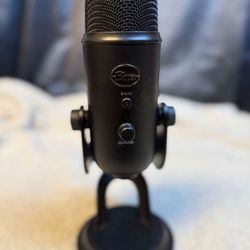 Logitech for Creators Blue Yeti Premium Multi-Pattern USB Microphone preowned
