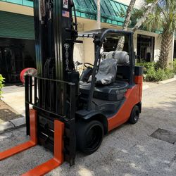 Toyota Forklift 10,000 LBS