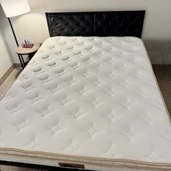 FIRM Queen Mattress. Excellent Condition. Like New. 