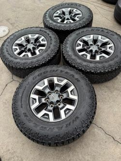 Vendo set de Rines 16s para Toyota Tacoma con llantas 265/70r16 Goodyear 80% de Vida