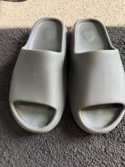 Yeezy Slides Dark Oynx Sz 9 Used