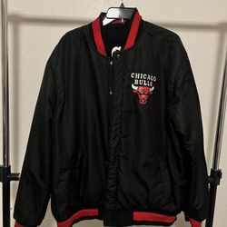 Retro Chicago Bulls Black & Red Reversible bomber jacket