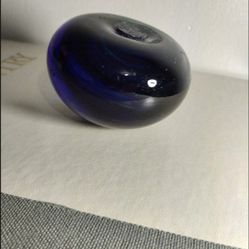 VINTAGE DARK COBALT GLASS PAPERWEIGHT 3"×2" - AB98