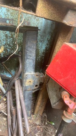 Trailer hitch receivers