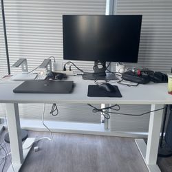 Autonomous standing desk