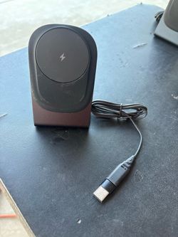 Wireless Magnetic Charging Stand with USB Cable and Adapter