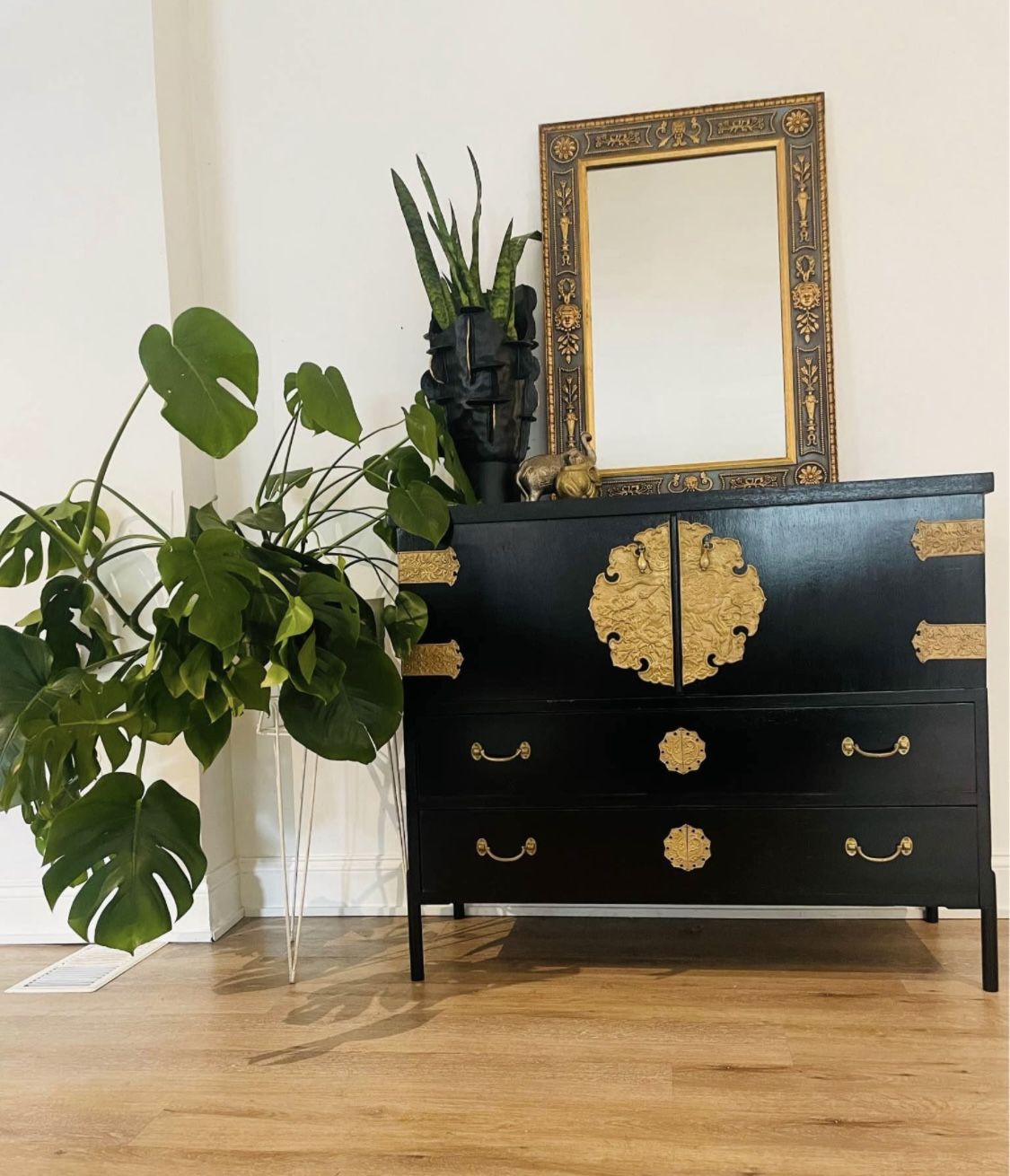BEAUTIFUL ANTIQUE SOLID WOOD JAPENESE CHEST