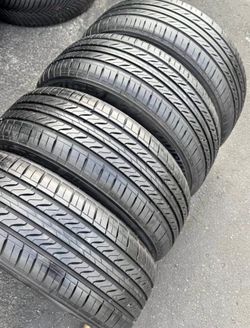 225/55r17 marca SENTURY con 80% de vida las 4