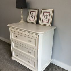 Shabby Chic, Farmhouse White 3-drawer Dresser