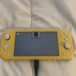 Nintendo Switch Lite  (Yellow)