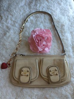 Michael kors vintage cream leather shoulder bag with free charm