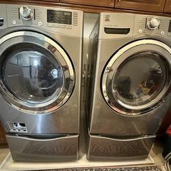 Kenmore Washer & GAS Dryer with two pedestals