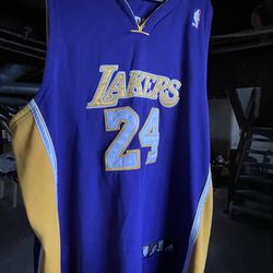 Lakers  Jersey  Kobe Bryant Vintage  Size XL