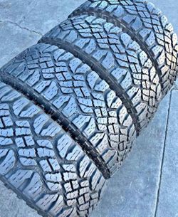 275 70 18 Goodyear tires Con 80% de Vida Las 4