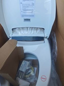 Smart Toilet with Bidet Built-In, Auto Flush, Heated Seat, Adjustable Temperature, Foot Sensor, LED Night Light Remote Control- Ideal for All Family M