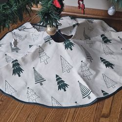 Holiday Style Christmas Tree Skirt