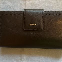 Brand New Fossil Logan Leather RFID Wallet