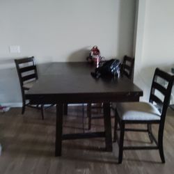 Dinning Room Table 5 Chairs