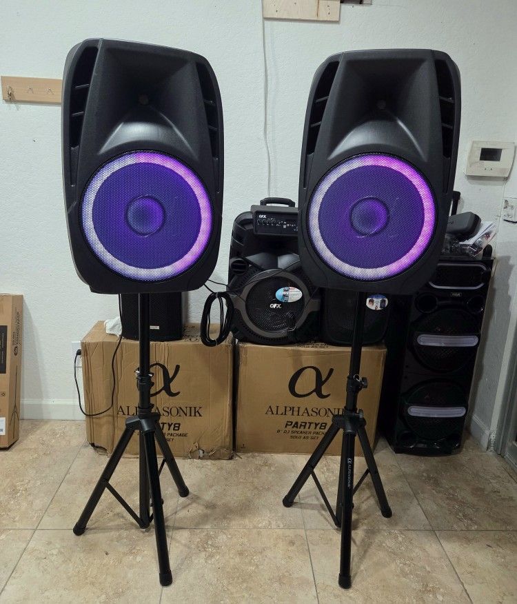 2700 watts Set of 15" bluetooth speakers!! NEW!!