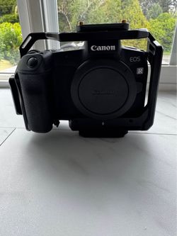 Canon EOS R Full-Frame Camera Body + SmallRig Cage