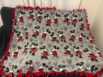 Handmade double sided knotted blanket