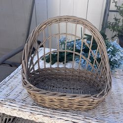 Wicker wall decor