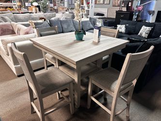 Stunning dining table set! 🤍✨ Easy Financing!