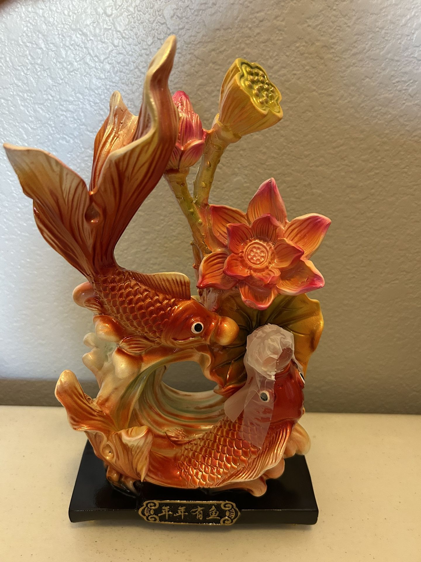 Asian fish statue table top ornament