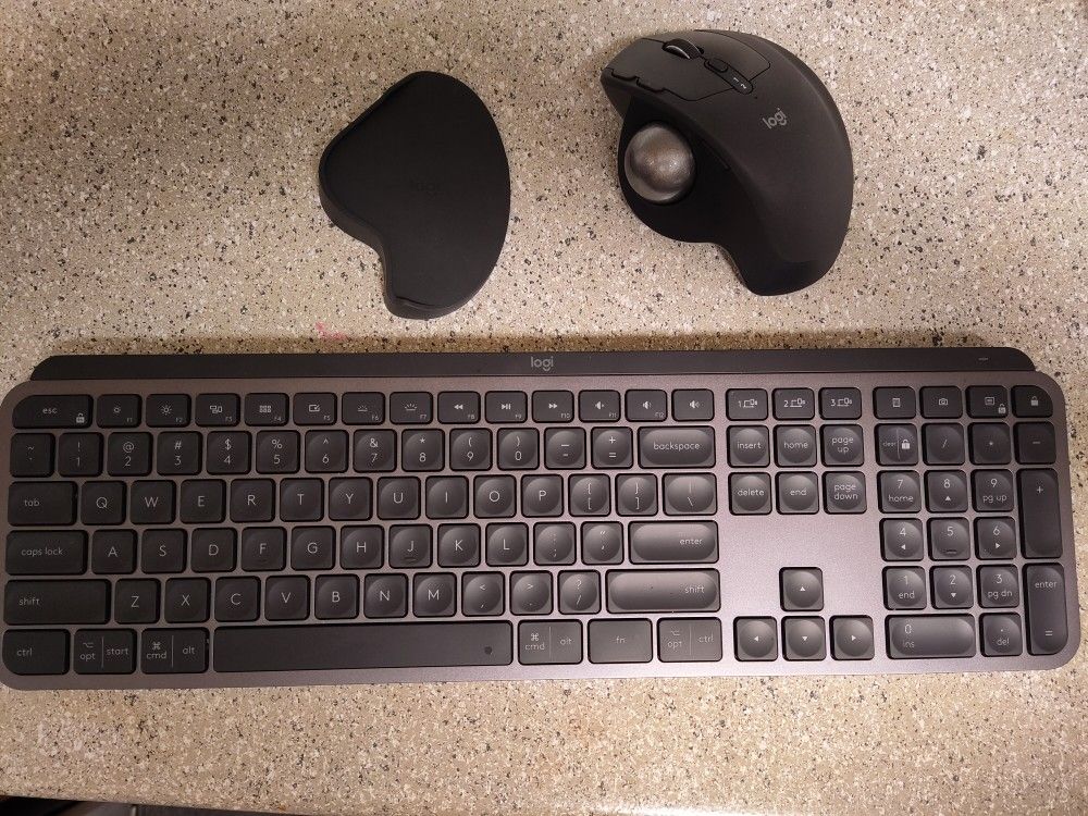 Logitech Keyboard/Mouse/Mouse Pad Bundle 
