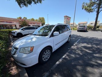 Chrysler Town & Country Minivan White