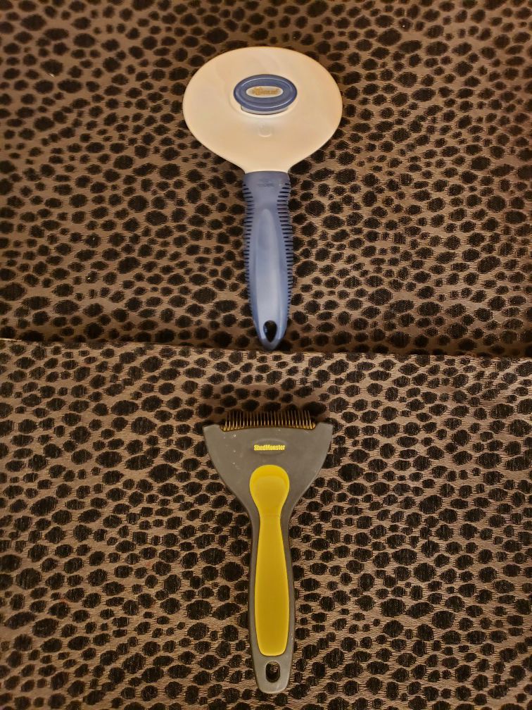 Hair Brushes / Deshedding Brushes