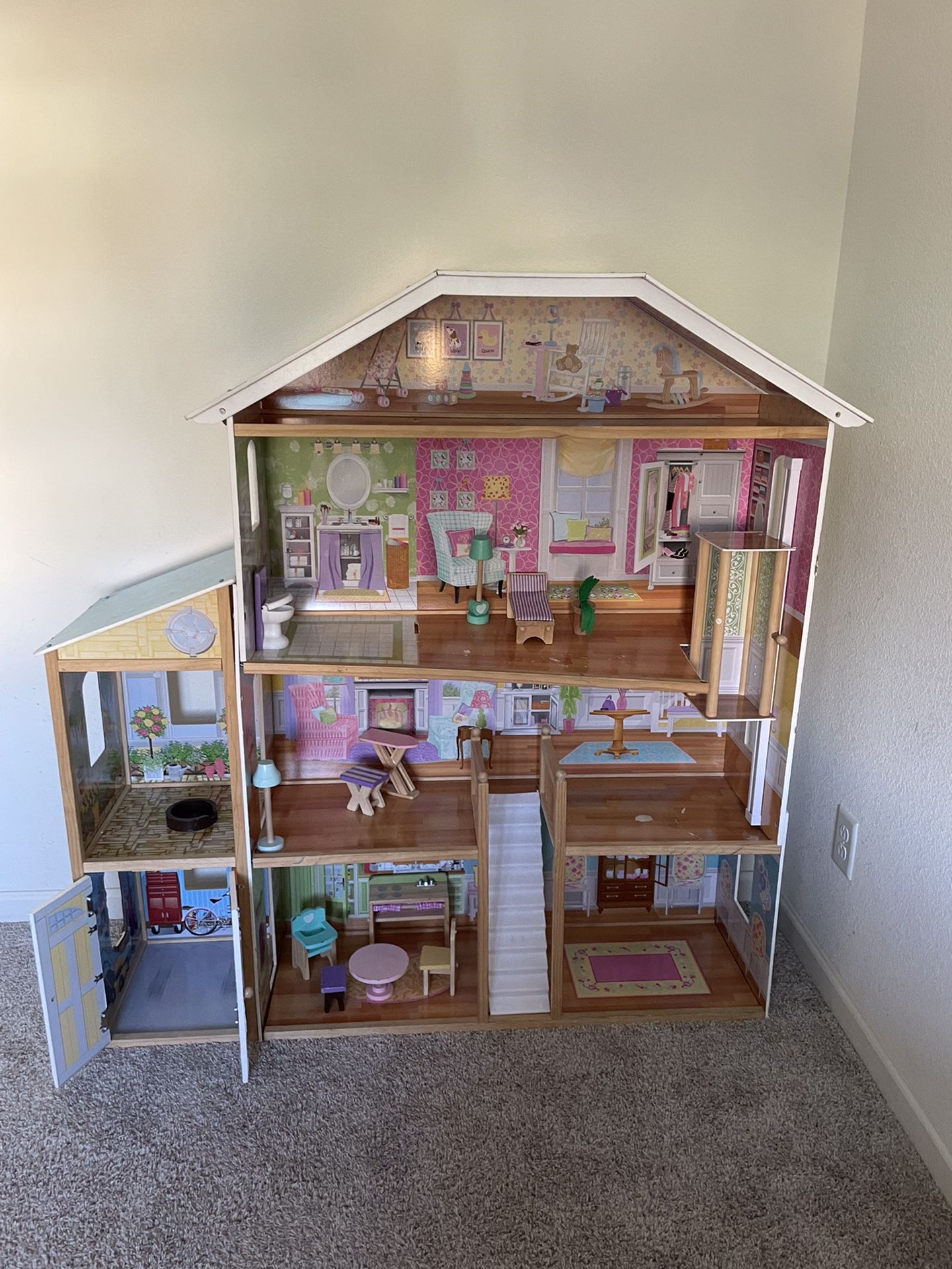 Doll House 