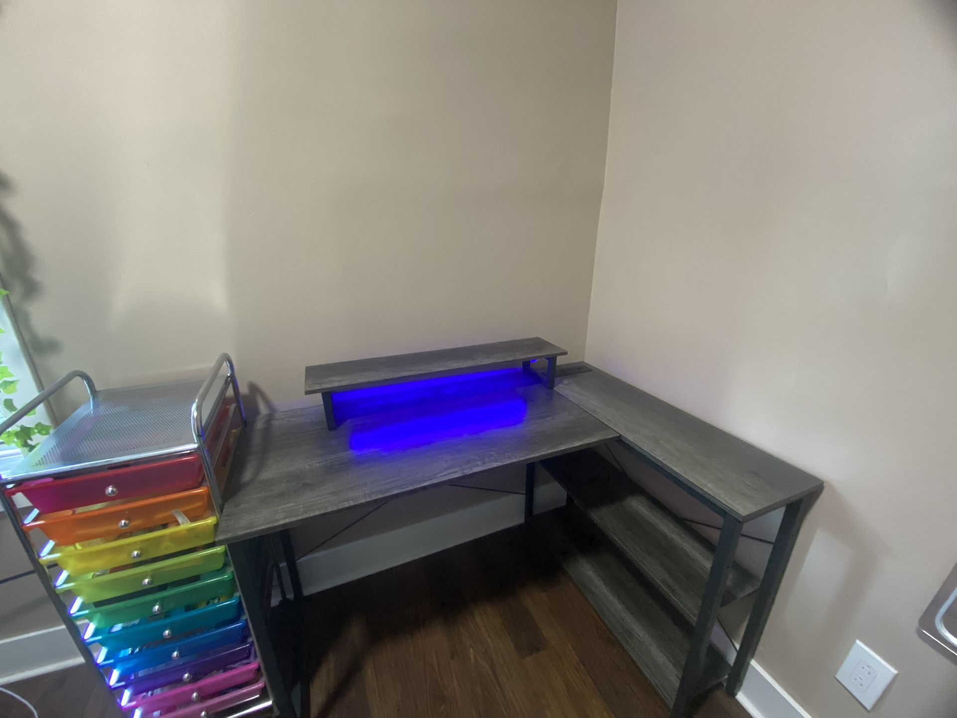 ✨ Desk + Organizer Set for Sale! ✨