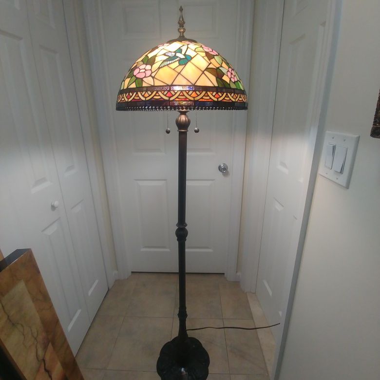 BEAUTIFUL DALE TIFFANY STYLE FLOOR LAMP