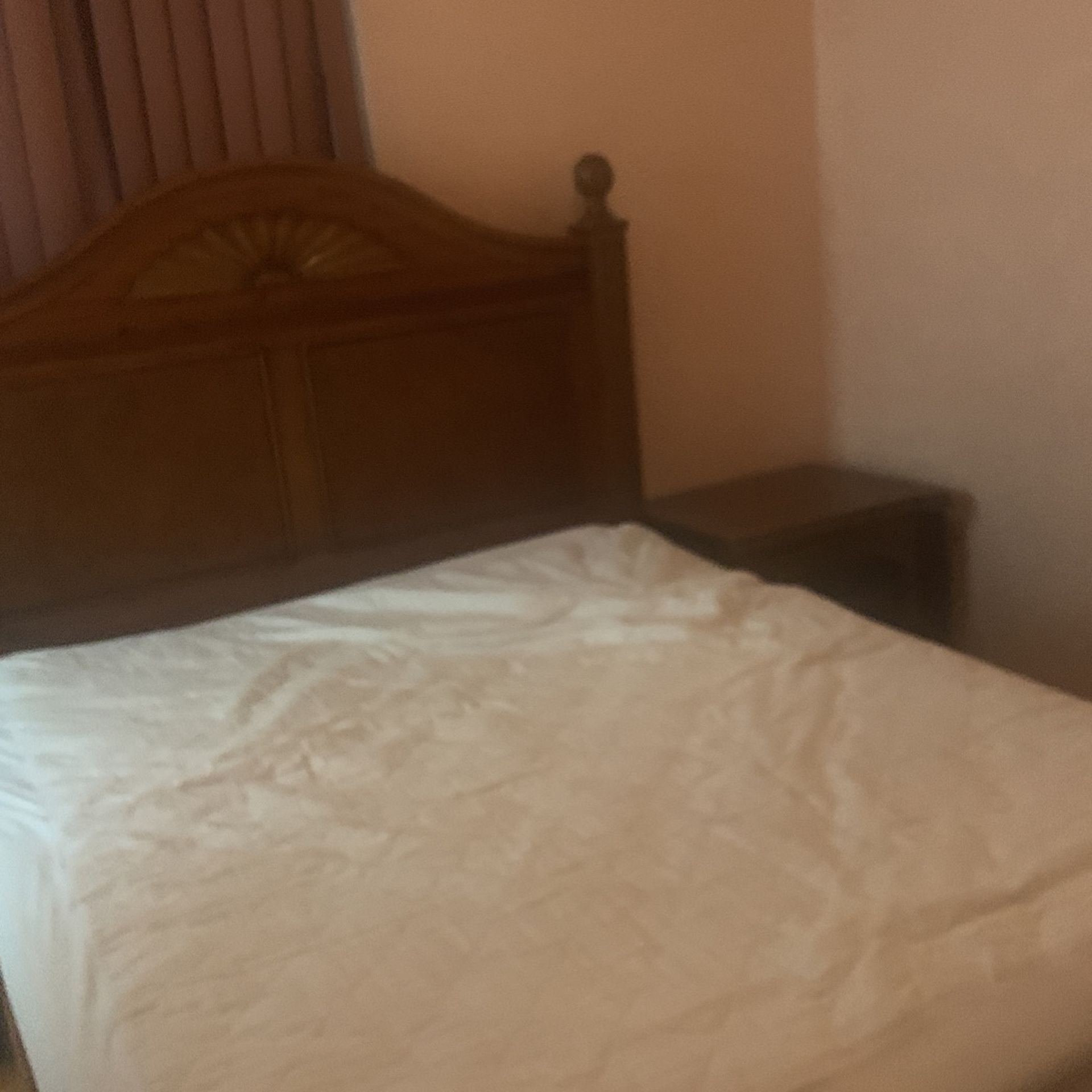 Cama Y 2 Mesa De noche