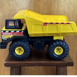 Vintage 1999 Mighty Tonka 768 Yellow Dump Truck