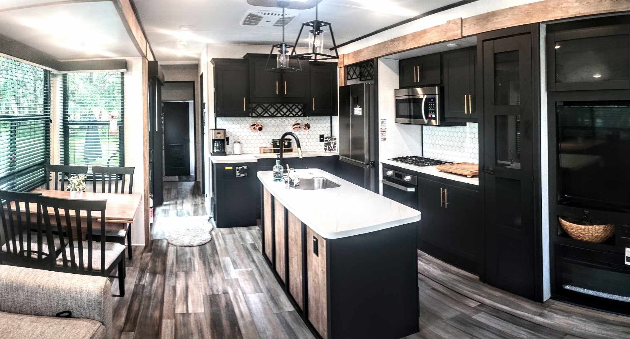 2023 Keystone Residents Travel trailer (tiny House) Rv 8ft Ceiling