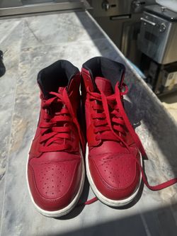 Red Jordan’s Size 9 Men’s 