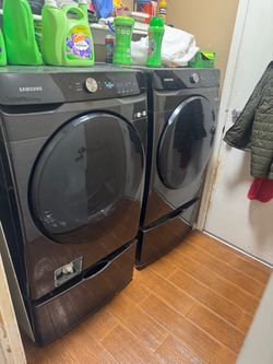 Samsung Front-Load Washer and Dryer Set