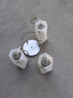 3 Bulbs Hanging dining table or living room light in 3 different heights.