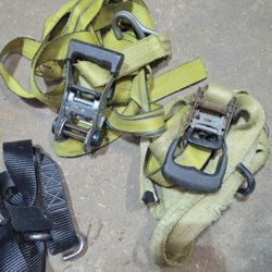 3 ratchet straps
 and 10 bungee cords