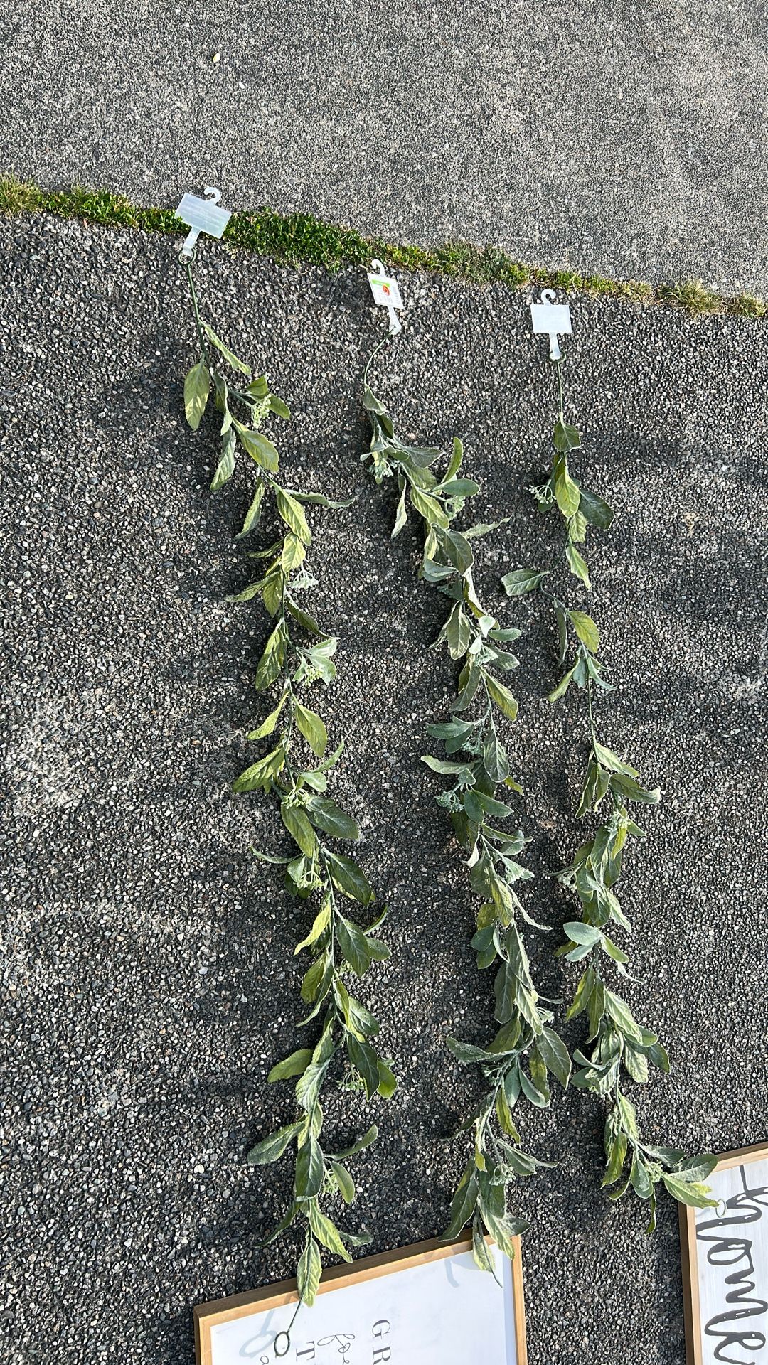 Brand NWT Floral Garland X3