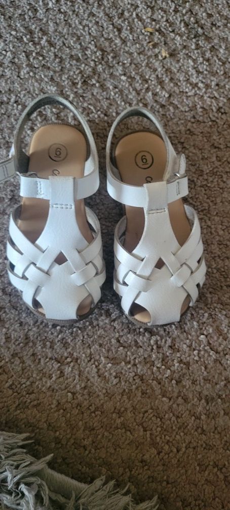 Baby Sandals White Girls Size 6 Like New