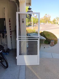 36-in screen door with closer