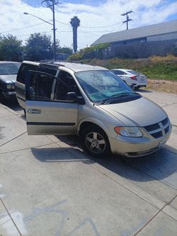2005 Dodge Caravan