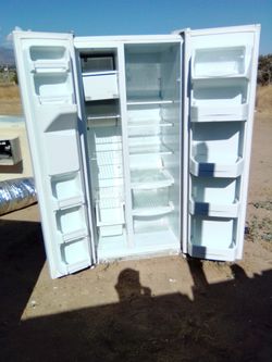 Refrigerator/freezer with ice maker